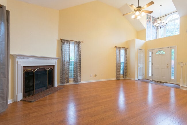 Photo - 340 Bedford Dr