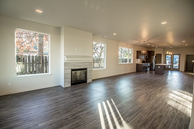 Photo - 18112 E Riverway Ave House