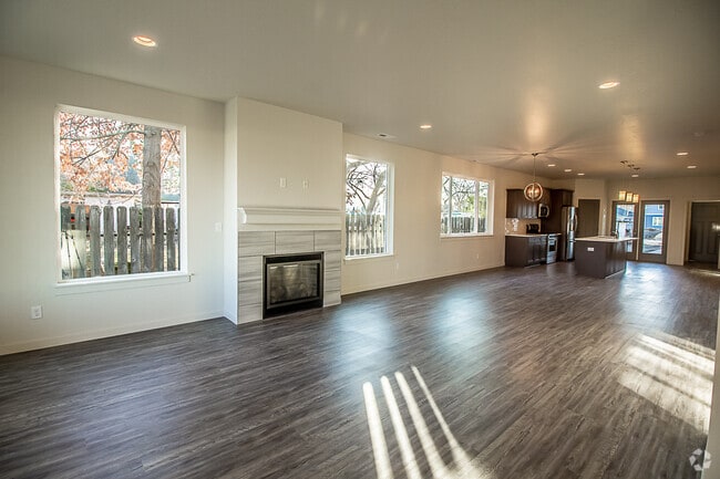 Building Photo - 18112 E Riverway Ave Rental