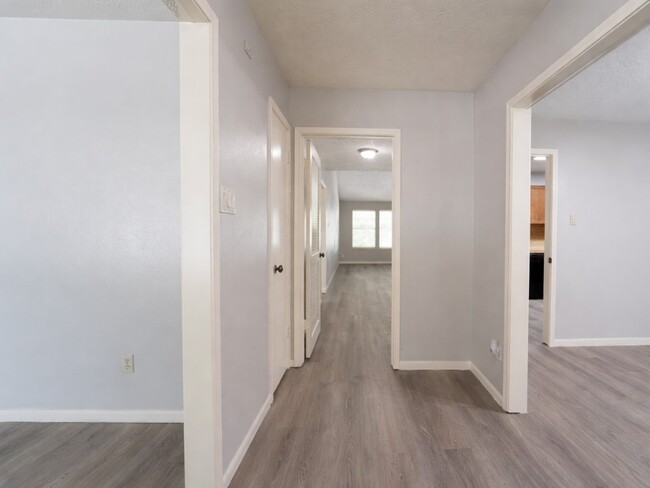 Photo - 16003 Surrey Woods Dr