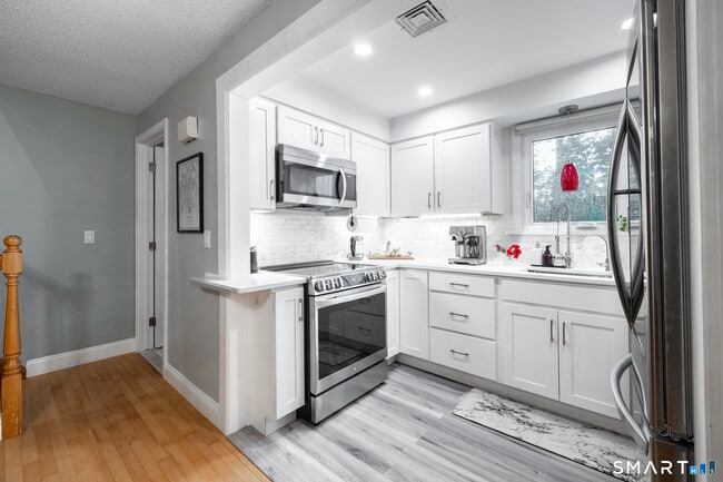 Photo - 410 Farmington Ave Unidad APT O6