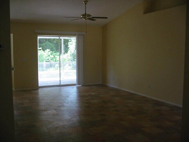 Photo - 2624 Peake St
