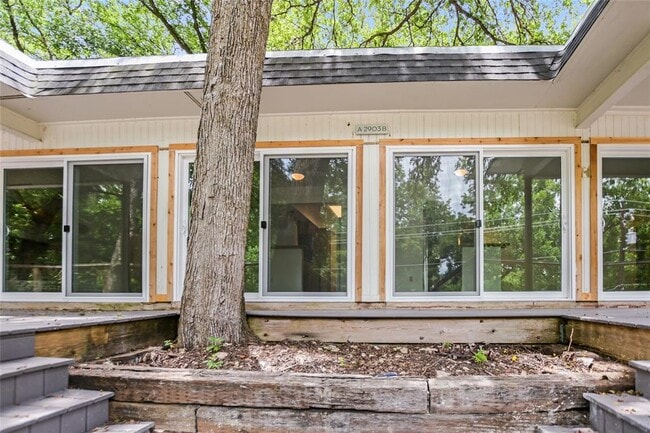 Photo - 2903 Edgewater Dr