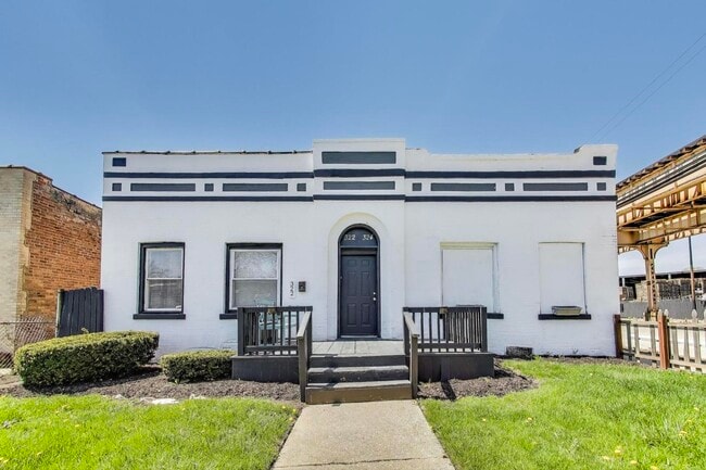 Photo - 322 N Lamon Ave Condo Unit 1