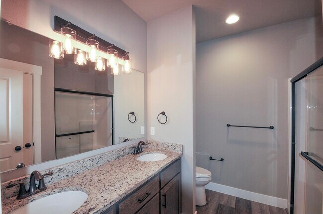 Photo - 253-255 NW Douglas St Unit 255