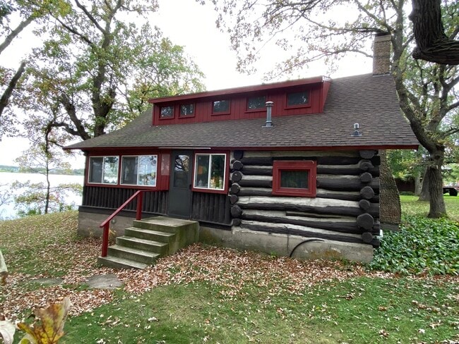 Photo - 119 Lake Blvd E Unidad Log cabin- Seasonal