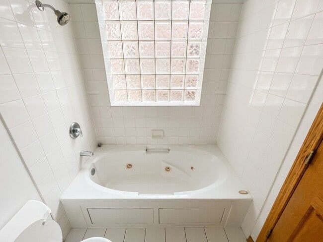 Photo - 2732 N Wayne Ave Unit 2732-2