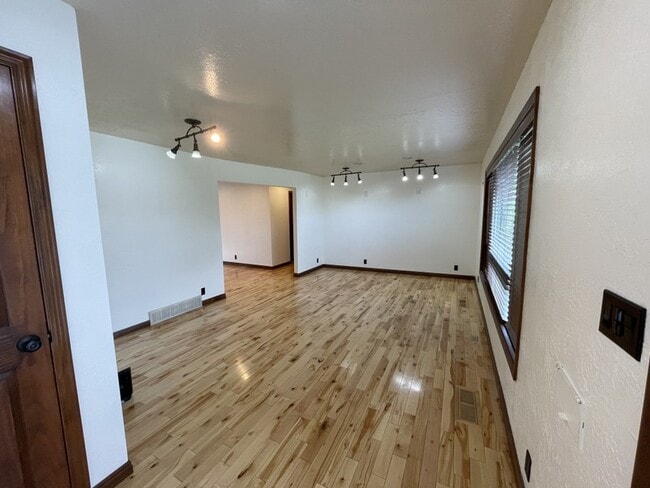 Photo - 582 E 4400 S