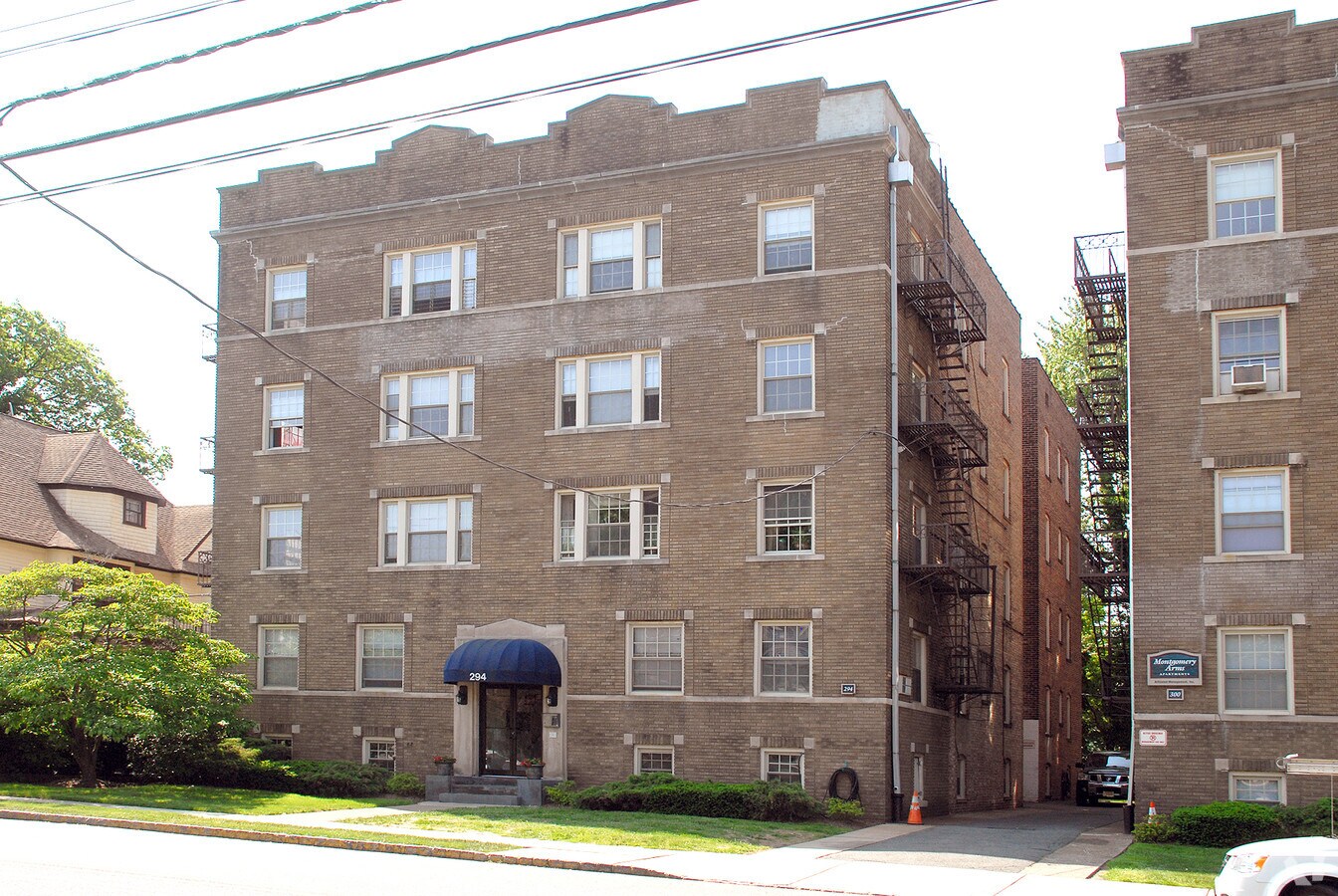 Photo - Montgomery Arms