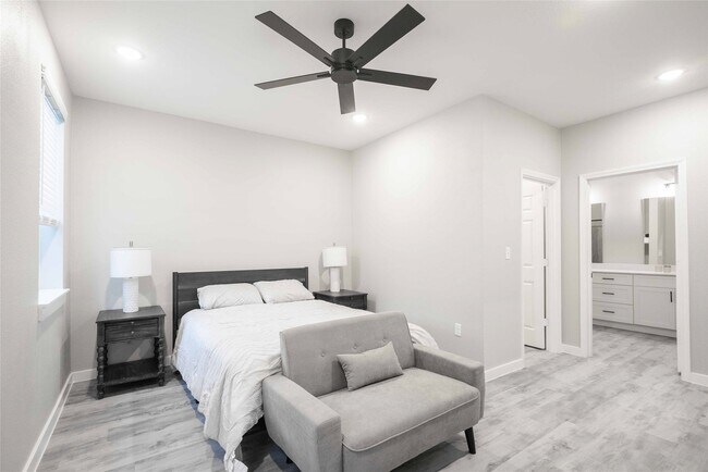 Photo - 2101 Reinke Rd Unit 8302