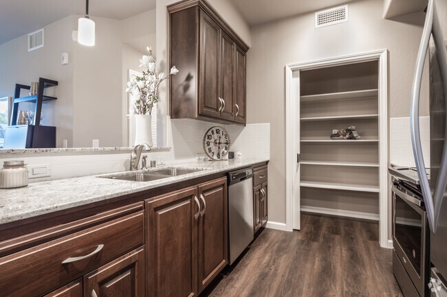 2BR, 2BA - Scarlet - Canyon Oaks Luxury Apartments