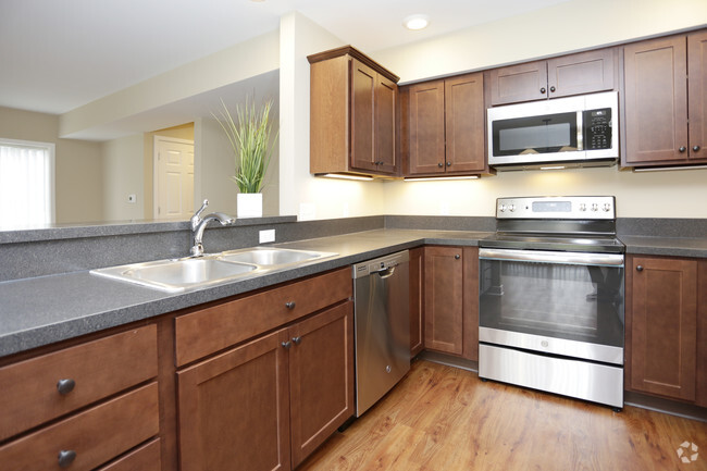 Townhome Kitchen - Burton Ridge Apartments