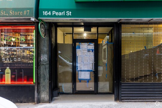 Entrada - 130 Water Street