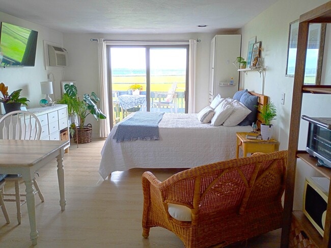 Building Photo - 415 Ocean Blvd Unit Sunny Beach Studio with Annual Lease