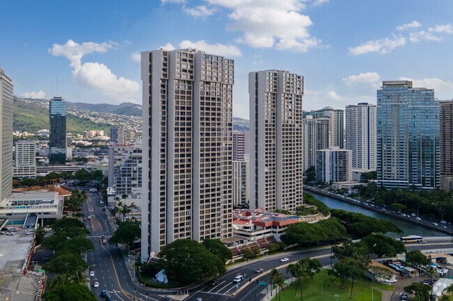 Yacht Harbor Towers