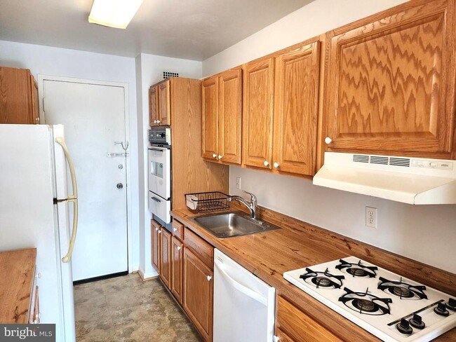Building Photo - 10500 Rockville Pike Unit 515 Rental