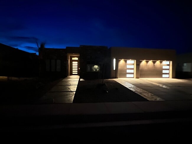 Photo - Beautiful 4 Bedroom, 4 Bathroom Home in Th...