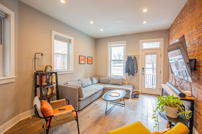 Photo - Lovely 3 BR/2.5 BA Apartment in Columbia H...