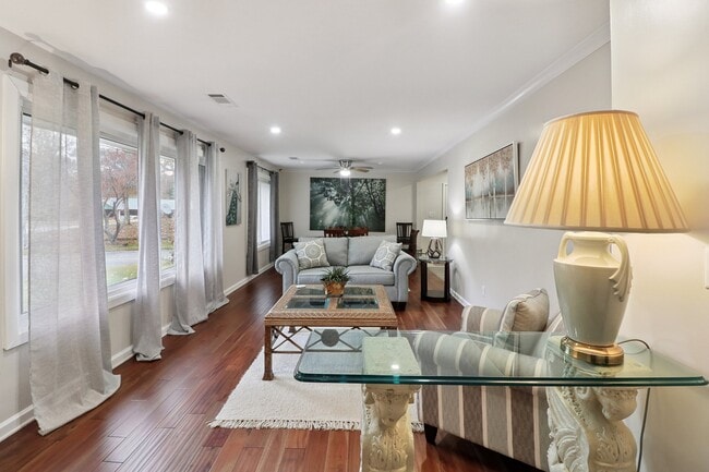 Photo - 2650 Colonial Dr