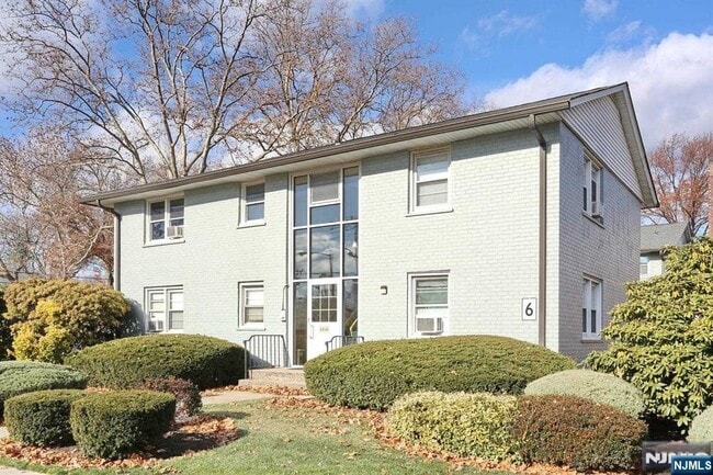 Photo - 23-05 High St Unit #C