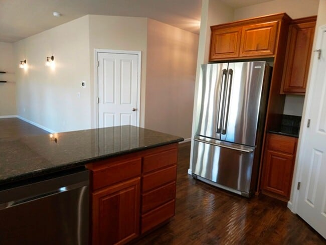 Photo - 4Bd/2.5Ba Two Story House - Available to View!