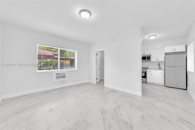 Photo - 1839 Funston St Unidad 4