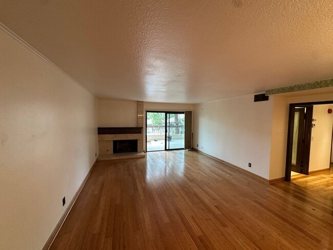 Photo - 2Bed/2Bath Corner Condo with Resort Amenities in Playa Del Rey