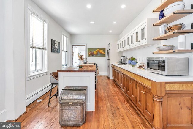 Photo - 2454 W 16th St