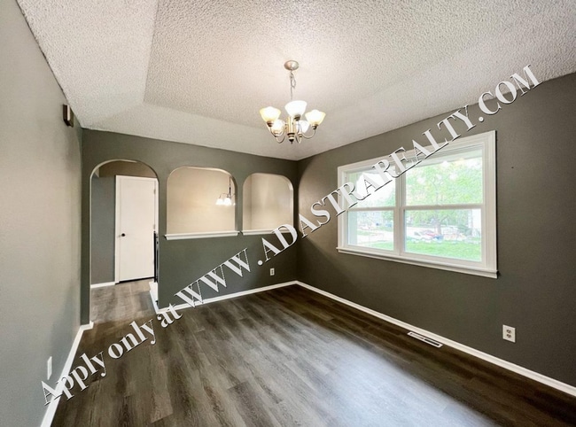 Photo - Cozy 4 Bedroom 3 Bath in Olathe-Available ...