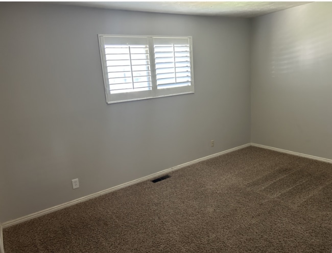 Building Photo - 2229 E Sego Lily Dr Rental