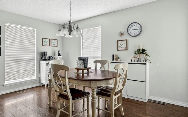 Photo - 752 S Troy Ave