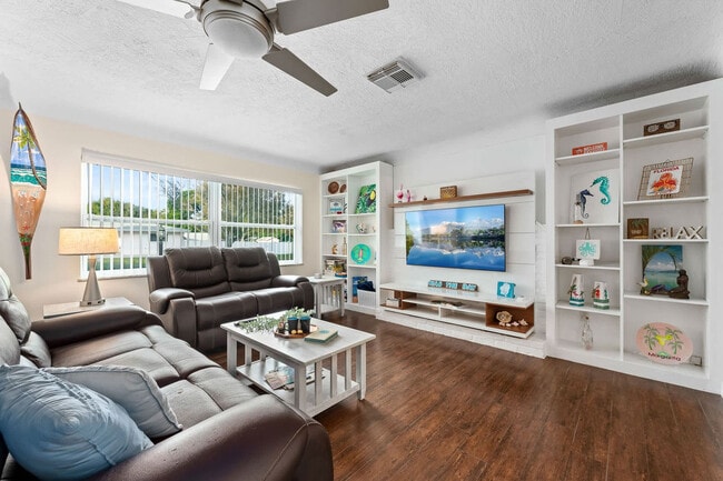 Photo - 1341 Bayview Dr Unit ID1438676P