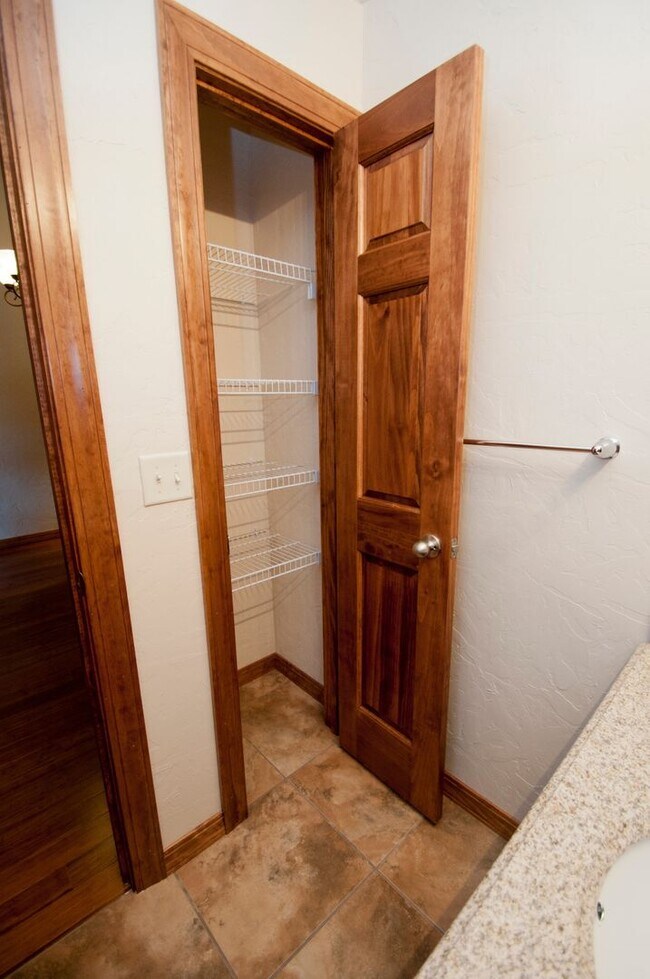 Building Photo - Union Biscuit Warehouse 206 Unit UB 206