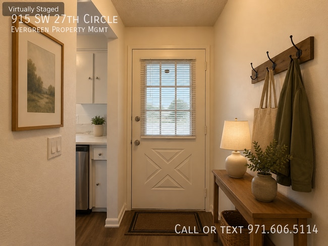 Photo - 915 SW 27th Cir