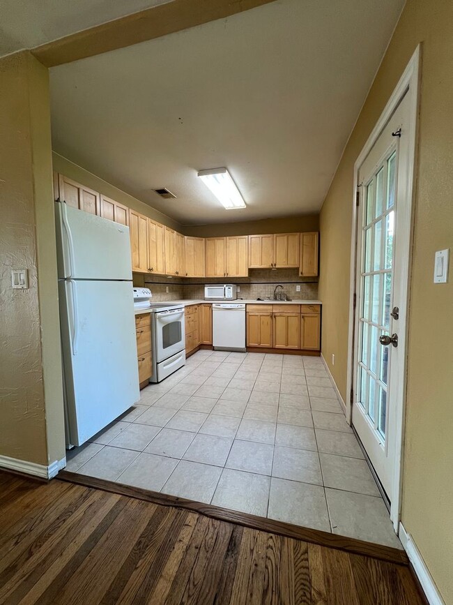 Photo - 850 N Harbin Dr