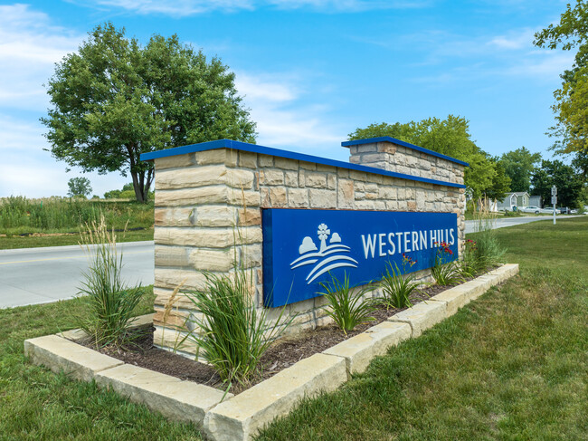 Building Photo - Western Hills Rental