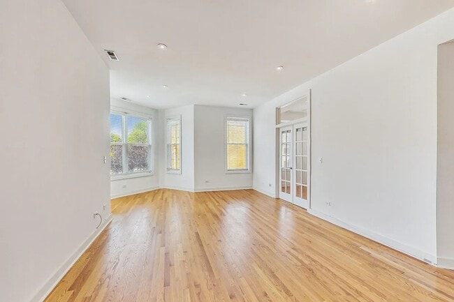 Photo - 2459 W Augusta Blvd Unidad 2
