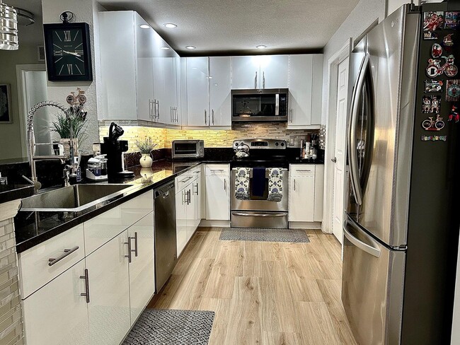 Photo - 4720 Mimosa Pl Unit 905