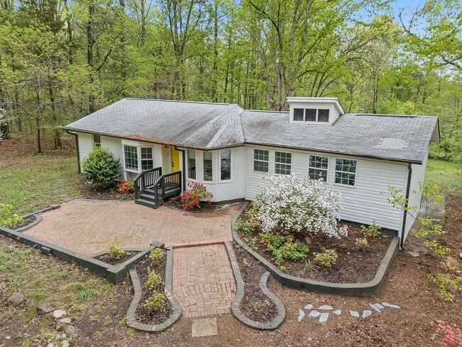 Photo - Nature Lovers 3 Bed 2 Bath Chapel Hill Ranch Available early August
