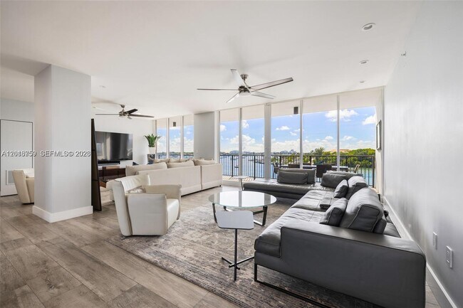 Photo - 1000 Venetian Way Unit 502