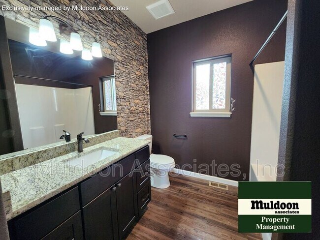 Photo - 326 N Longmont Dr