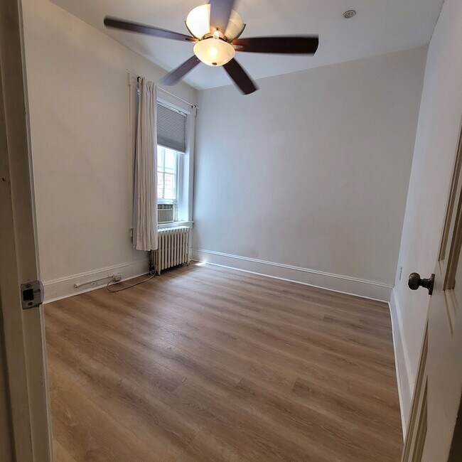 Photo - 3142 O St NW