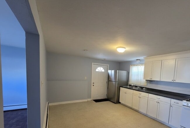 Building Photo - 2015-2017 Corbin Ave Unit 7