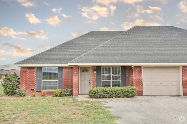 Building Photo - 12422/12424 CR 499 Unit 12424 Rental