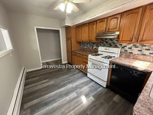 Building Photo - 6020 Highland Ave Unit 1