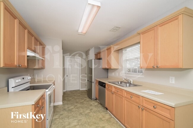 Photo - 127 Renwick Ln