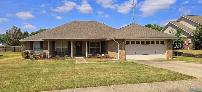 Building Photo - Madison City Schools with a fenced yard! Rental