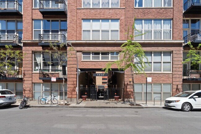 Photo - 1500 W Monroe St Unit 124
