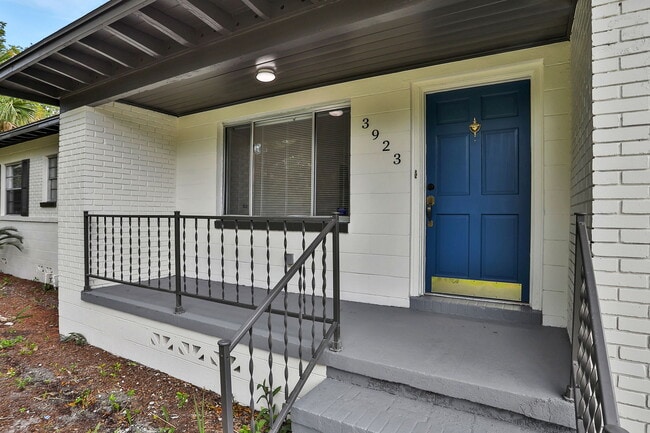 Photo - 3923 Tyndale Dr
