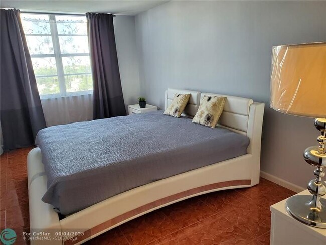 Photo - 2851 NE 183rd St Unit 705